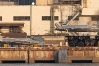 Hình ảnh lan truyền trên mạng về UAV trên xe tải ở bên trong Nhà máy đóng tàu Hudong ở Thượng Hải. Ảnh: TheWarzone.