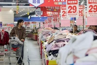 Chỉ số tiêu dùng Trung Quốc tháng 11 chỉ tăng 1,3% so với cùng kỳ năm trước, mức thấp nhất trong 3 năm qua. Ảnh: Xinhua.