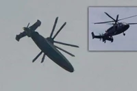 Chiếc trực thăng đồng trục Số 2 mới lộ diện và chiếc Số 1 xuất hiện năm ngoái (ảnh nhỏ). Ảnh: LTN.