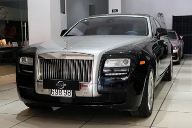 Rolls-Royce Ghost 15 năm tuổi rao giá ngang Mercedes S 450