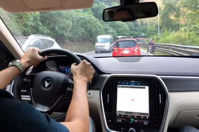 Thuê ô tô tự lái về quê ăn Tết: Chuẩn bị gì để đi xa an toàn, đỡ mệt?