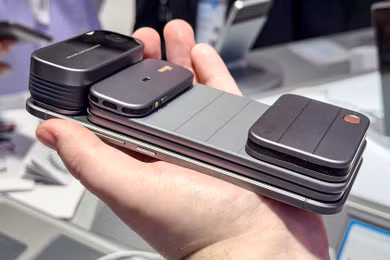 Độc lạ điện thoại "thích gì lắp nấy"