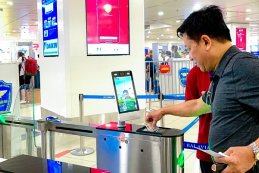 Thí điểm xác thực khuôn mặt hành khách tại Cảng HKQT Nội Bài - ảnh: Cục Hàng không Việt Nam.