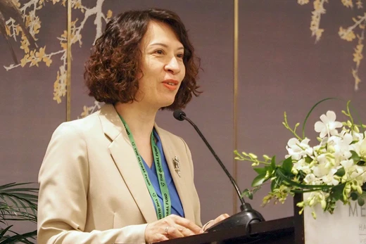 Thứ trưởng Bộ Y tế Nguyễn Thị Liên Hương phát biểu tại buổi toạ đàm