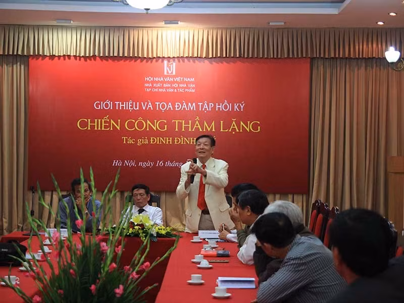 Phú “chọi trâu” và cuộc chiến chống tham nhũng ảnh 1