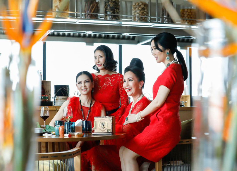 Diễm My "Cô ba Sài Gòn" đón sinh nhật ở độ cao 150m ảnh 3