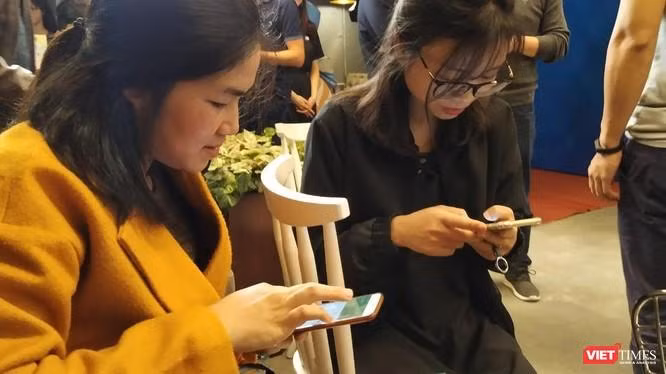 Đại diện Bộ TT&amp;TT cho rằng việc cần làm hiện nay là phải tạo cho người dùng thói quen là bấm xem những nội dung tử tế - Ảnh minh hoạ.