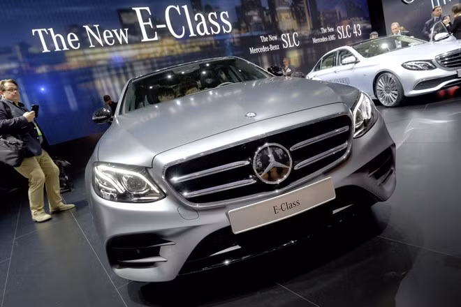 Video: Cận cảnh Mercedes-Benz E-Class 2017