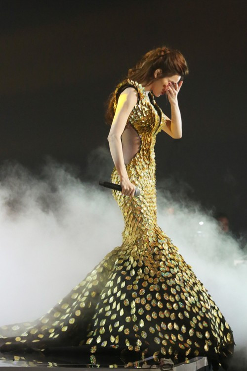 Hà Hồ: "Sống thực tế, yêu hết mình, đau đớn tận cùng và lãng quên nhanh" ảnh 1