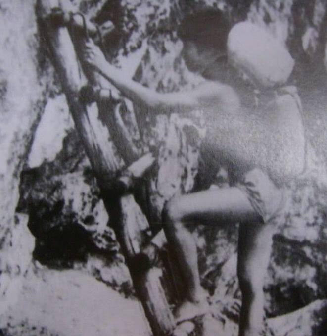 Gửi nước lên trận địa (Ảnh tư liệu)