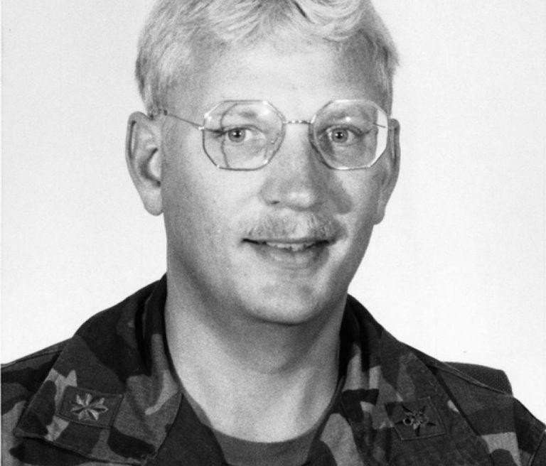 Artur Nicolson, nhân viên phái bộ quân sự của Hoa Kỳ ở Đông Đức.