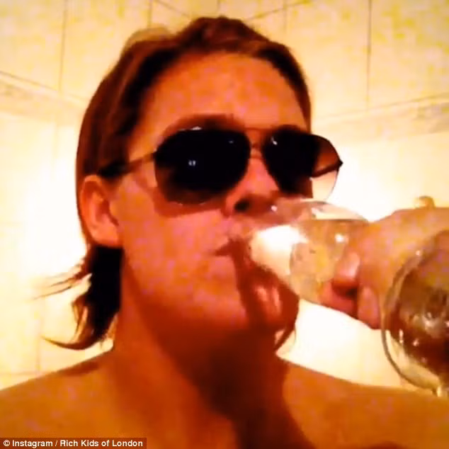 Video: Thú khoe tiền dị hợm của Hội con nhà giàu Anh ảnh 5