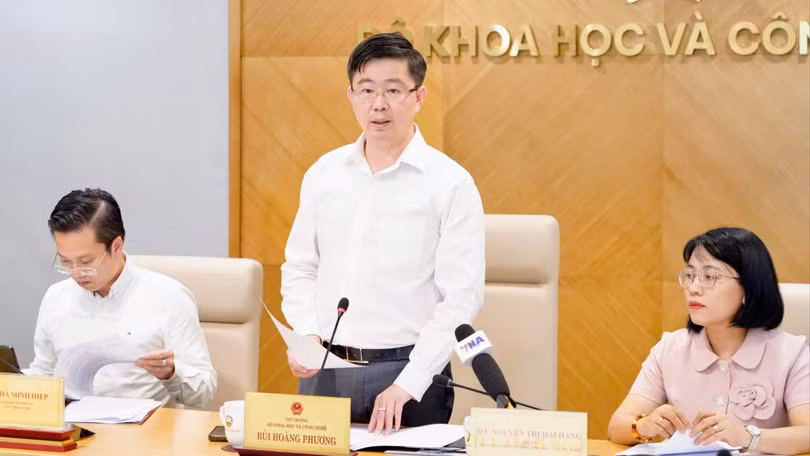 Thứ trưởng Bộ KH&CN Bùi Hoàng Phương chủ trì Họp báo thường kỳ tháng 7/2025.