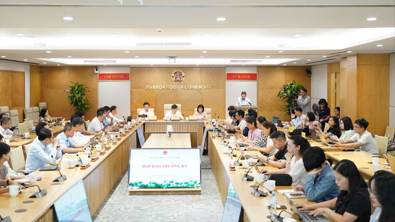 Toàn cảnh họp báo 3.jpg