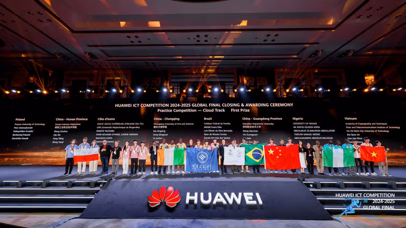 Đội Việt Nam dành trọn 3 giải thưởng trong vòng thi Chung kết toàn cầu Huawei ICT Competition 2024 - 2025.JPG