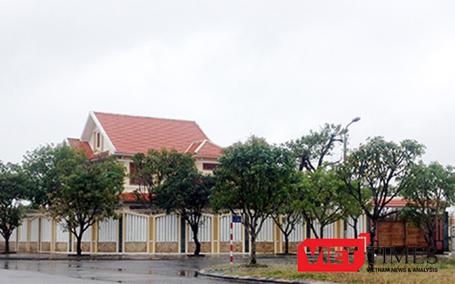 Khu biệt thự của ông Lê Phước Hoài Bảo (SN 1985), Giám đốc Sở KH-ĐT tỉnh Quảng Nam tại địa chỉ khối phố Mỹ Thạch Bắc, phường Tân Thạnh, TP Tam Kỳ, tỉnh Quảng Nam.