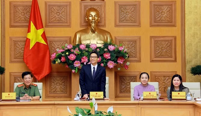 Phó Thủ tướng Vũ Đức Đam phát biểu tại buổi gặp mặt. 