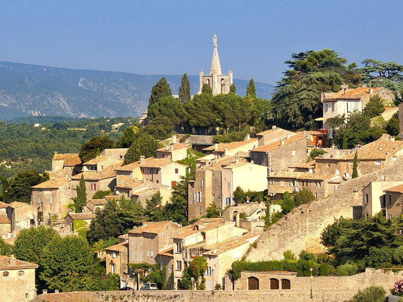 Nhà thờ cổ nơi Vương Kiện đến vãn cảnh rồi ngã chết