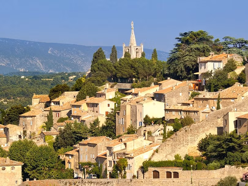 Nhà thờ cổ nơi Vương Kiện đến vãn cảnh rồi ngã chết