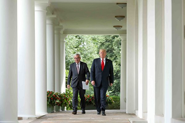 Sau khi kết thúc hội đàm, Tổng thống Donald Trump và Chủ tịch EU Jean Juncker ra gắp gỡ báo chí Sau khi kết thúc hội đàm, Tổng thống Donald Trump và Chủ tịch EU Jean Juncker ra gắp gỡ báo chí