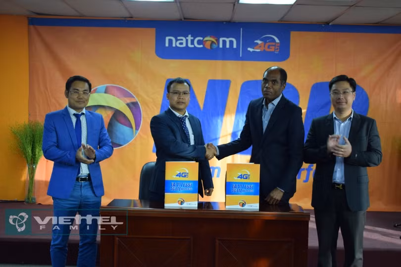 Và (3) Cung cấp 24 đường truyền internet kết nối các trường thành viên của Đại học Y Haiti