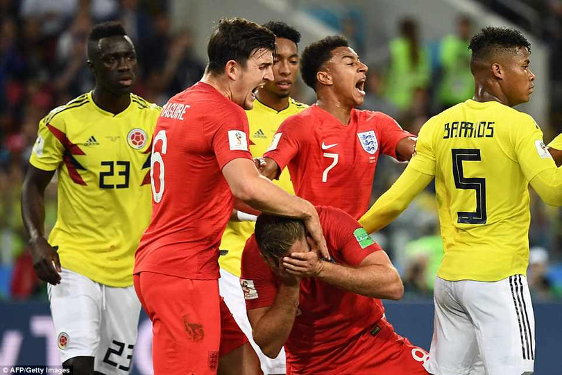 Đã có tới 8 lần trọng tài phải rút thẻ vàng cảnh cáo cầu thủ hai đội, 6 dành cho Colombia và 2 dành cho Anh