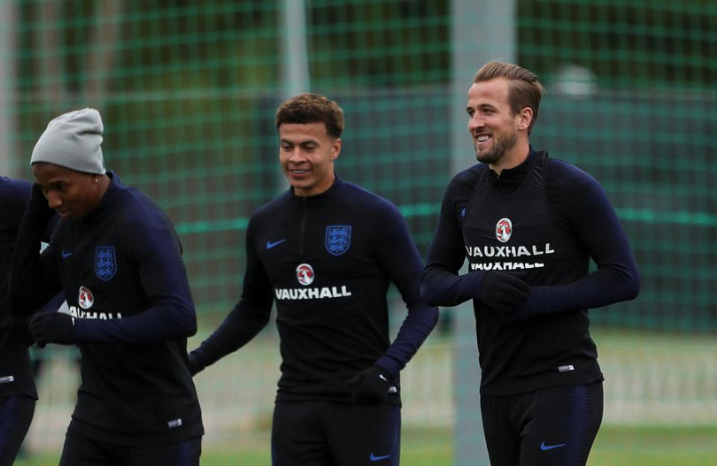 Kane và đồng đội Tottenham của anh, Dele Alli bắt đầu hành trình vào cung kết bằng trận chống lại đối thủ rất khó khăn Colombia