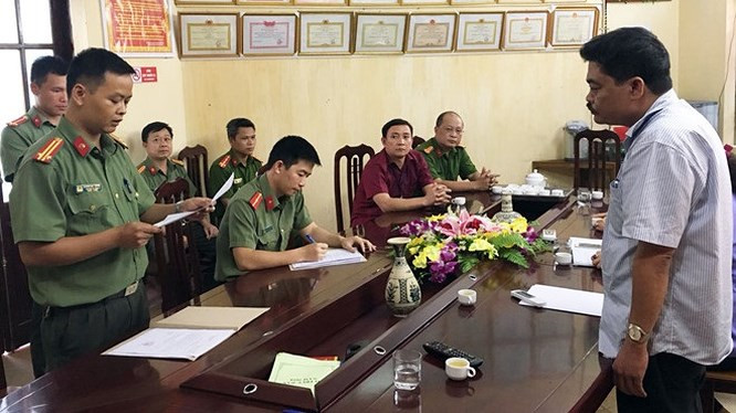 Cơ quan an ninh đọc lệnh bắt ông Nguyễn Thanh Hoài sinh năm 1969, Trưởng phòng Khảo thí và Quản lý chất lượng giáo dục, thuộc Sở GDĐT tỉnh, vì liên quan vụ sửa để nâng điểm 330 bài thi THPT ở tỉnh này.