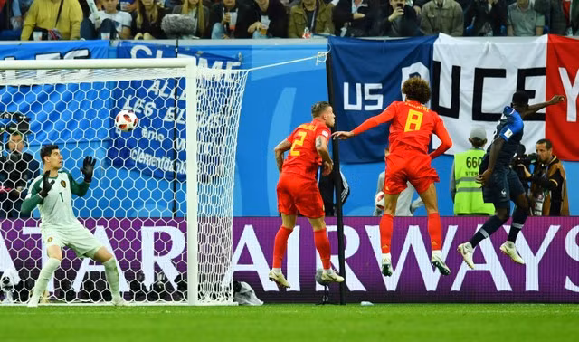 Umtiti đánh đầu kỹ thuật ghi bàn duy nhất của trận đấu Umtiti đánh đầu kỹ thuật ghi bàn duy nhất của trận đấu