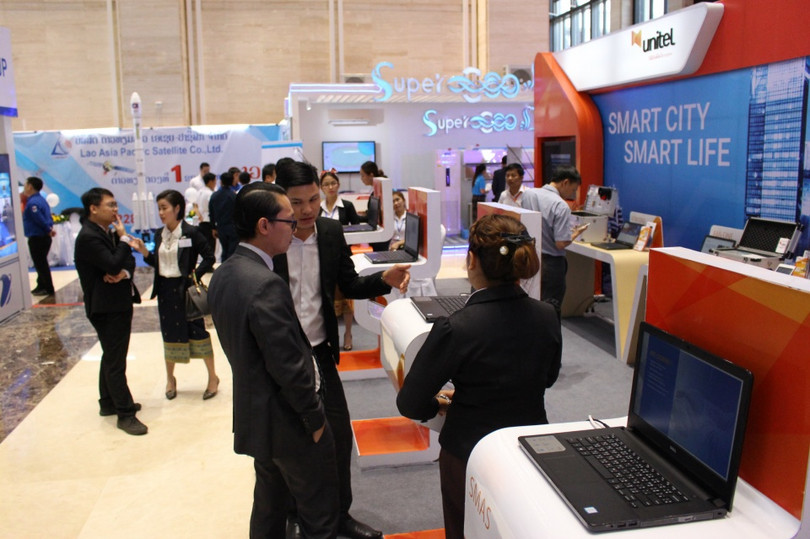 Cửa hàng giới thiệu sản phẩm của Unitel. Cửa hàng giới thiệu sản phẩm của Unitel.