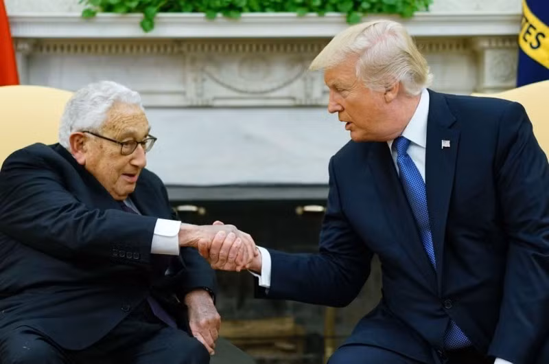 Kissinger gặp Donald Trump Kissinger gặp Donald Trump