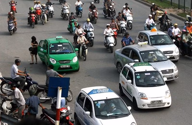 Bộ trưởng Nguyễn Văn Thể lưu ý, Bộ, ngành địa phương quản lý hoạt động vận tải nói chúng chứ không riêng taxi.