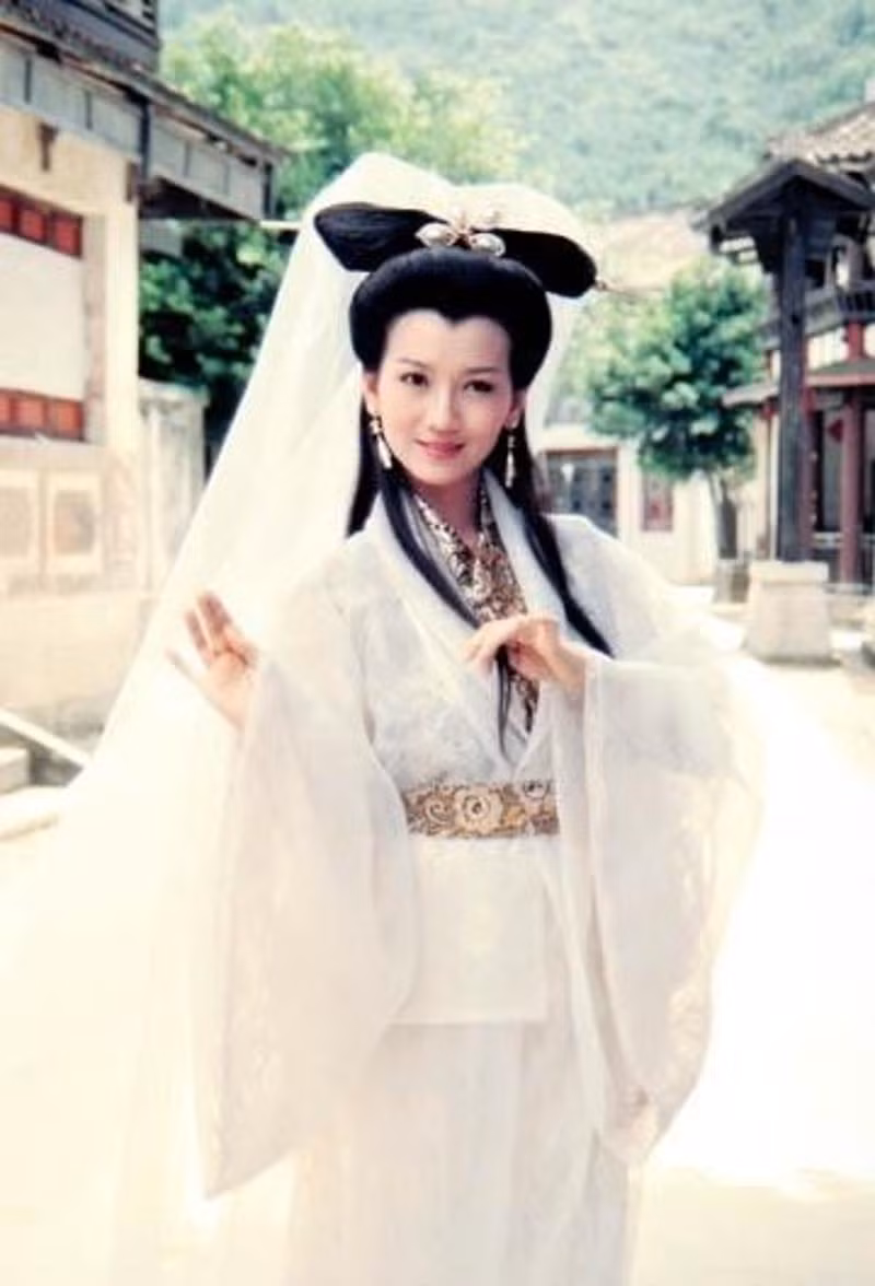 Những mỹ nhân Hoa ngữ như bước ra từ nguyên tác ảnh 29