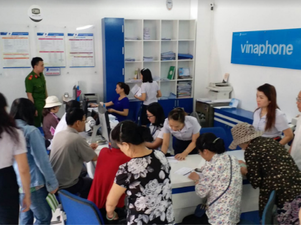 Sát ngày “giới nghiêm” chụp ảnh chân dung thuê bao: Đừng xếp hàng ở điểm giao dịch! ảnh 1