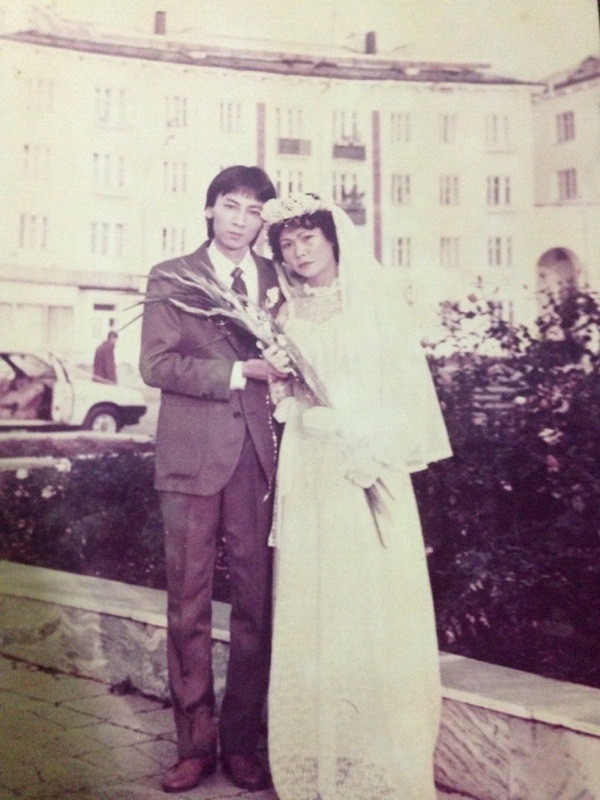 Bồi hồi ngắm lại những tấm ảnh cưới 20 năm có lẻ ảnh 2 Bồi hồi ngắm lại những tấm ảnh cưới 20 năm có lẻ ảnh 2