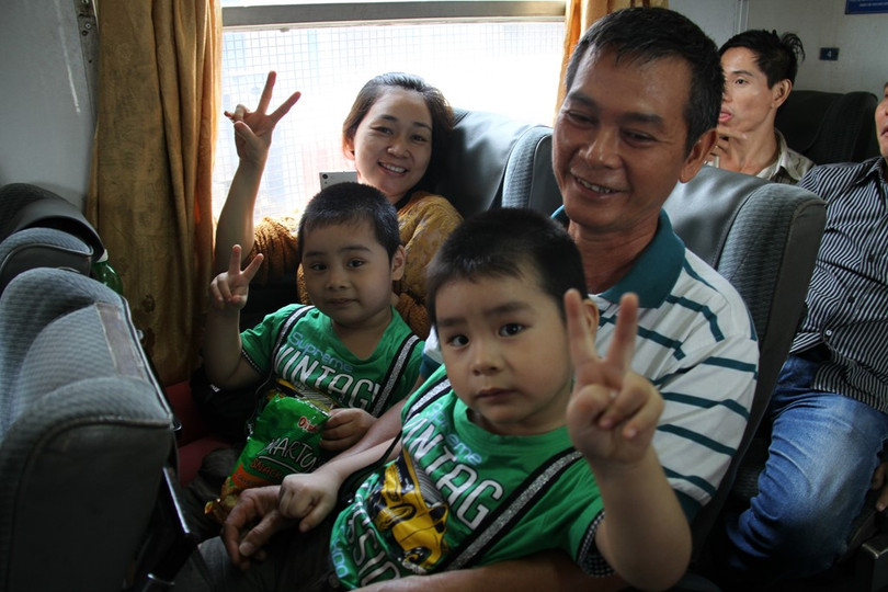 Tàu ngoại ô Sài Gòn - Dĩ An đắt khách ngày nghỉ lễ ảnh 3 Tàu ngoại ô Sài Gòn - Dĩ An đắt khách ngày nghỉ lễ ảnh 3