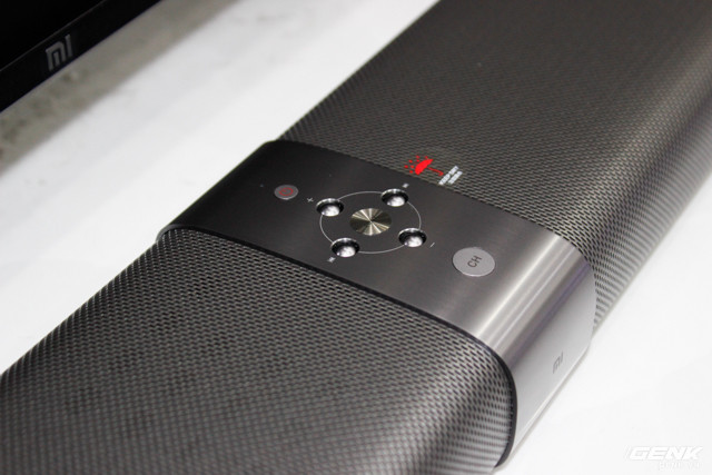 “Đập hộp” tivi màn hình cong mỏng hơn iPhone 6s của Xiaomi ảnh 5