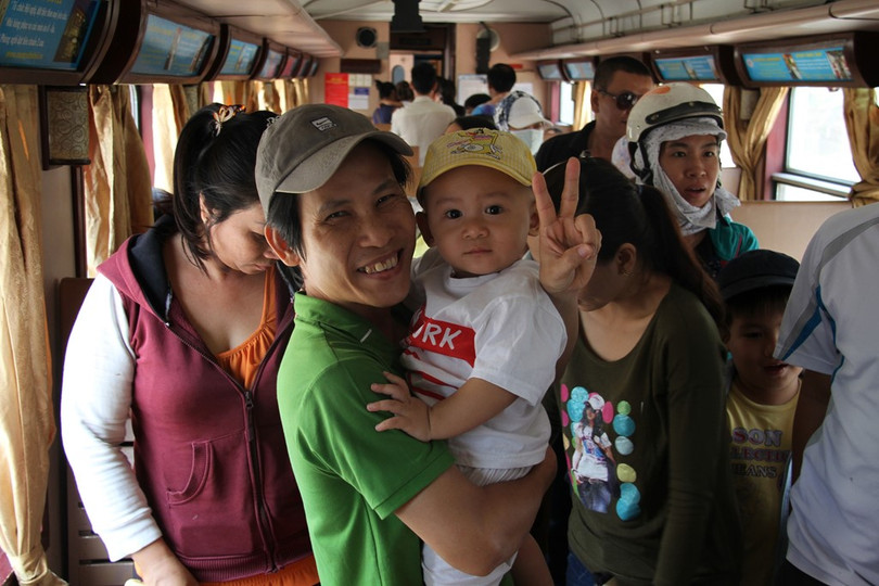 Tàu ngoại ô Sài Gòn - Dĩ An đắt khách ngày nghỉ lễ ảnh 12 Tàu ngoại ô Sài Gòn - Dĩ An đắt khách ngày nghỉ lễ ảnh 12