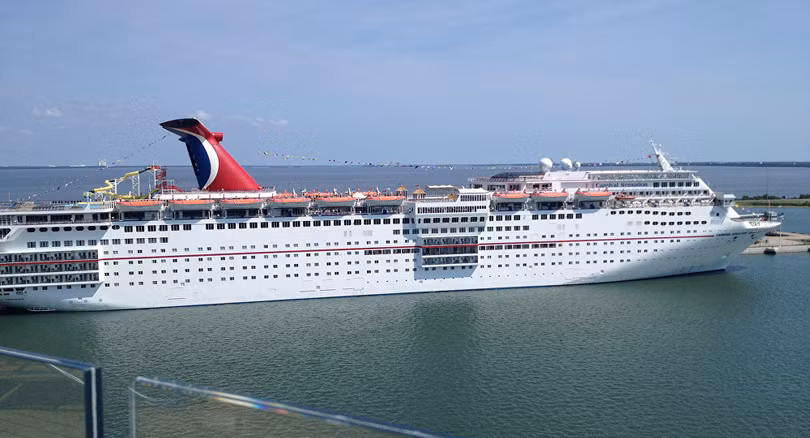 Tàu du lịch Mỹ lần đầu đến Cuba sau nửa thế kỷ