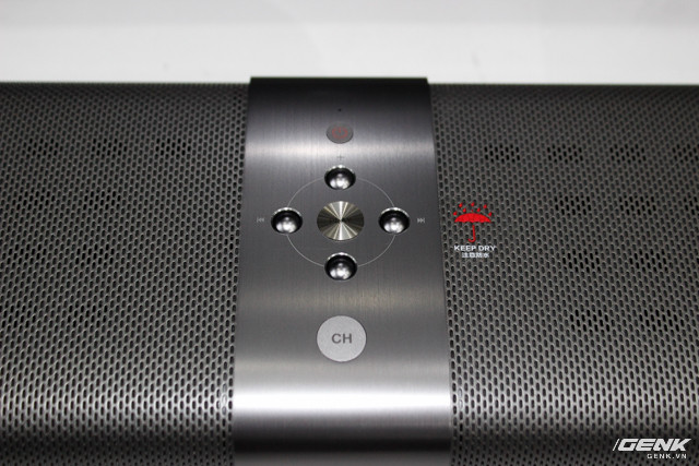 “Đập hộp” tivi màn hình cong mỏng hơn iPhone 6s của Xiaomi ảnh 6