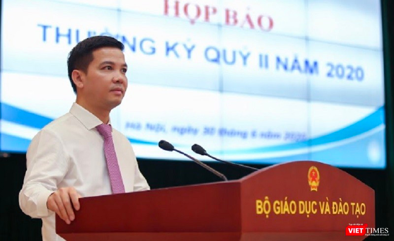 Ông Trần Quang Nam - Chánh Văn phòng Bộ GD&ĐT thông tin báo chí.