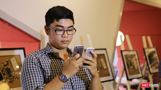 Các smartphone được cài đặt Bluezone có thể giao tiếp với nhau trong khoảng cách 2m, ghi nhận sự tiếp xúc gần, vào lúc nào và trong bao lâu. Ảnh minh họa.