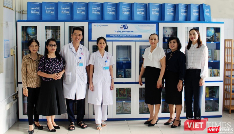 Liên Chi hội Bảo vệ Quyền trẻ em Quảng Ninh bàn giao “Tủ sách xanh cho em” tại Khoa Nhi - Bệnh viện Đa khoa tỉnh Quảng Ninh.