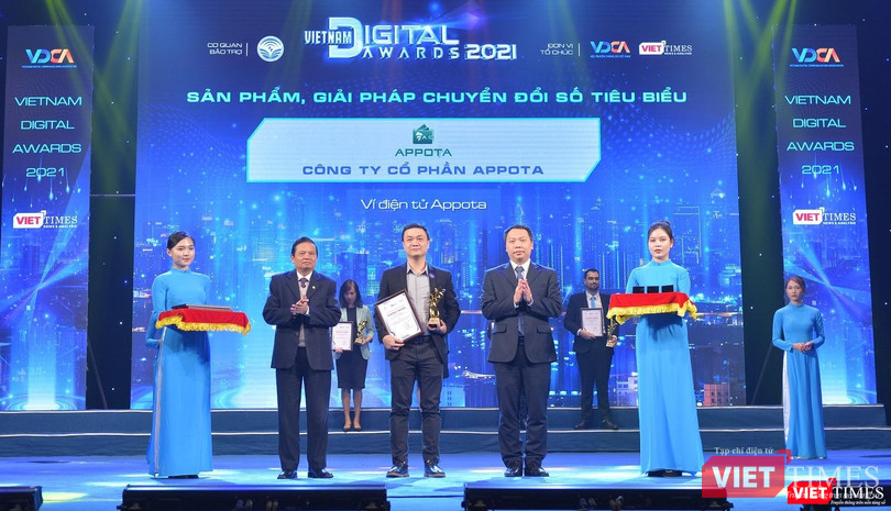 Ví điện tử Appota được bình chọn là Giải pháp Chuyển đổi số tiêu biểu trong khuôn khổ Giải thưởng Chuyển đổi số Việt Nam 2021. Ví điện tử Appota được bình chọn là Giải pháp Chuyển đổi số tiêu biểu trong khuôn khổ Giải thưởng Chuyển đổi số Việt Nam 2021.