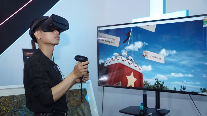 Việc chiêm ngưỡng di sản văn hoá truyền thống với công nghệ hiện đại, cho cảm nhận thêm gần gũi và thú vị hơn.