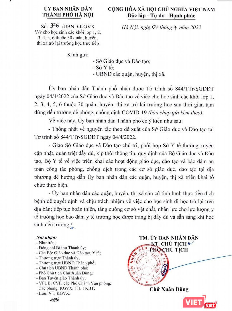 Phó Chủ tịch UBND TP. Hà Nội Chử Xuân Dũng ký ban hành văn bản đồng ý với đề xuất của Sở GD&amp;ĐT Hà Nội về việc cho học sinh các khối 1,2,3,4,5,6 đi học trở lại.