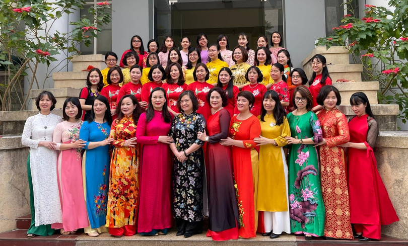 Tập thể các nhà khoa học nữ Viện Hóa học các hợp chất thiên nhiên. Ảnh: https://vast.gov.vn/