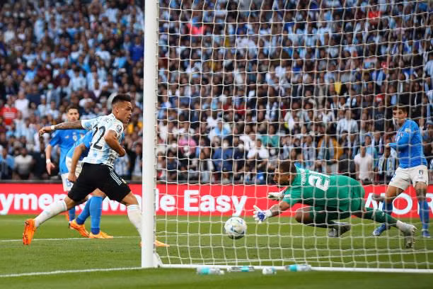 Lautaro Martinez mở tỷ số cho nhà ĐKVĐ Copa America.