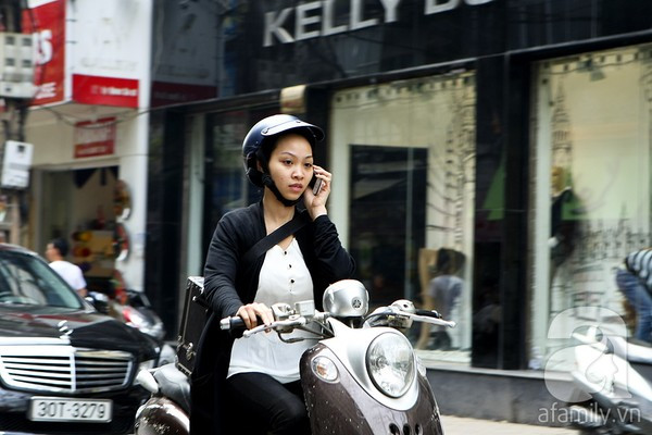 Từ 1/8: Vừa đi xe vừa “alo”, bị phạt 200 ngàn đồng