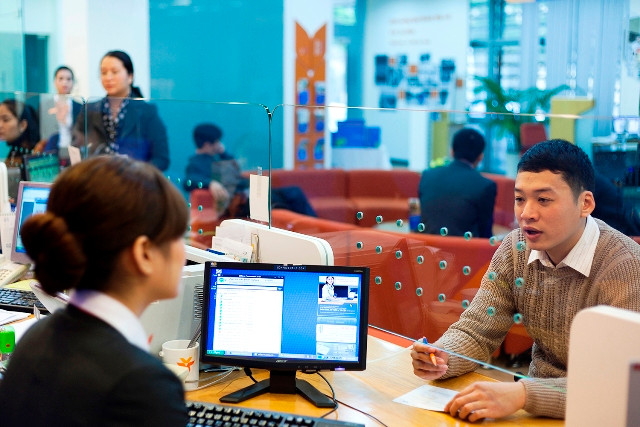 Việc triển khai các dịch vụ sản phẩm trên các phương tiện số mới là xu hướng phát triển nhưng cũng là thách thức đối với các ngân hàng vì phải đáp ứng yêu cầu giao dịch cho khách hàng và đồng thời phải cân bằng những rủi ro phát sinh, xây dựng hệ thống cô